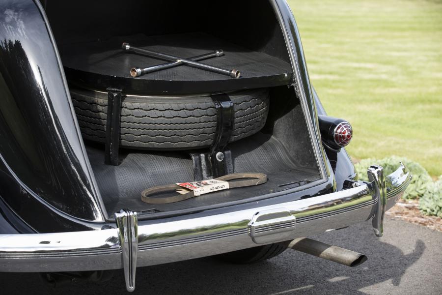 Детали экстерьера Chrysler Imperial Airflow Sedan (C-10) 1936 года  (фото 11 из 38)